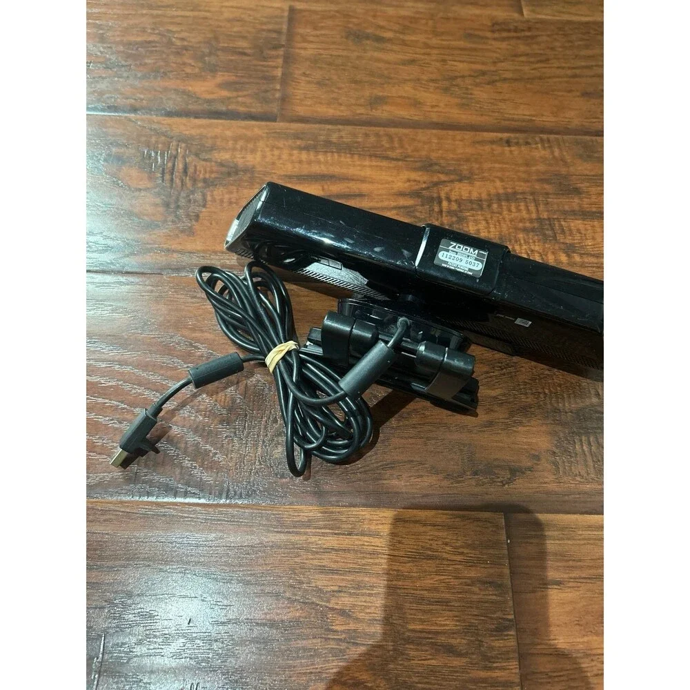 Microsoft Xbox 360 Kinect Sensor Bar Model 1414 *PLUS Nyko Zoom 86085-A50 Bundle